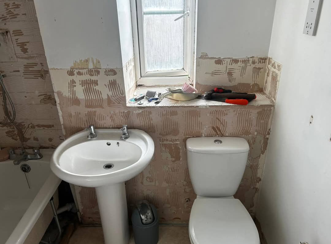 Bathroom before renovation by Kingdom Plumbing Services